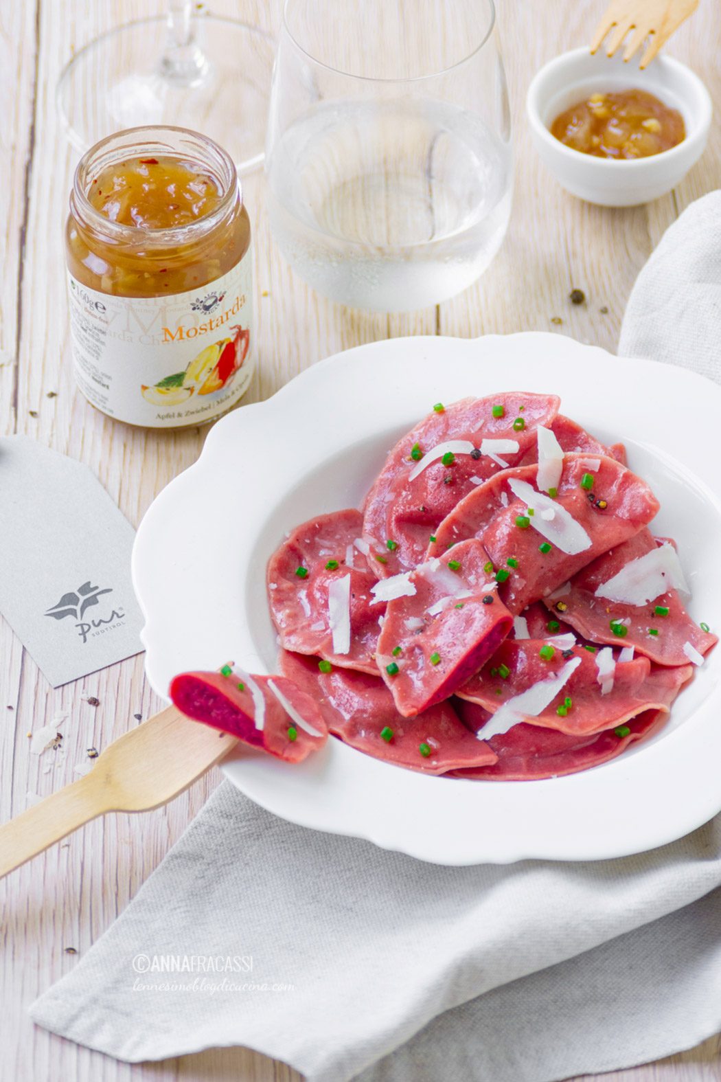 Casunziei alla barbabietola con mostarda di mele e formaggio di capra