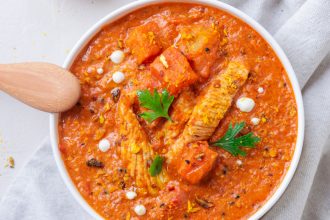 Curry indiano di tacchino con patate dolci e funghi shiitake