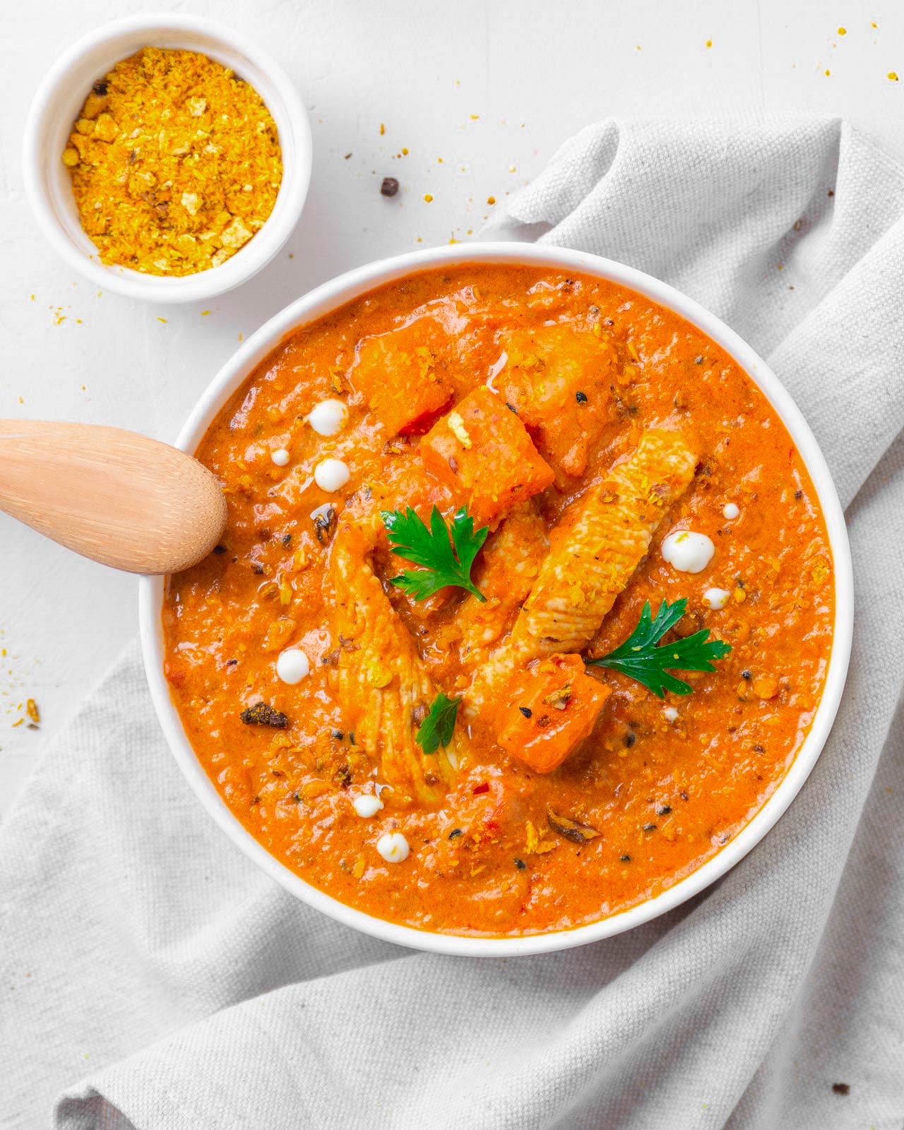 Curry indiano di tacchino con patate dolci e funghi shiitake