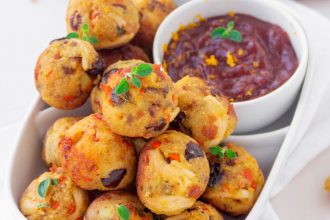 Crocchette di tacchino del ringraziamento e cranberry sauce