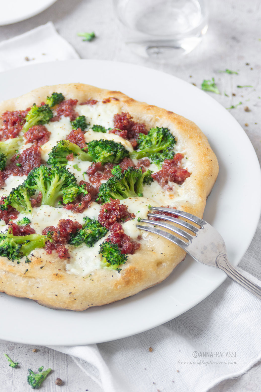 Pizza al cotechino, broccoli e stracchino