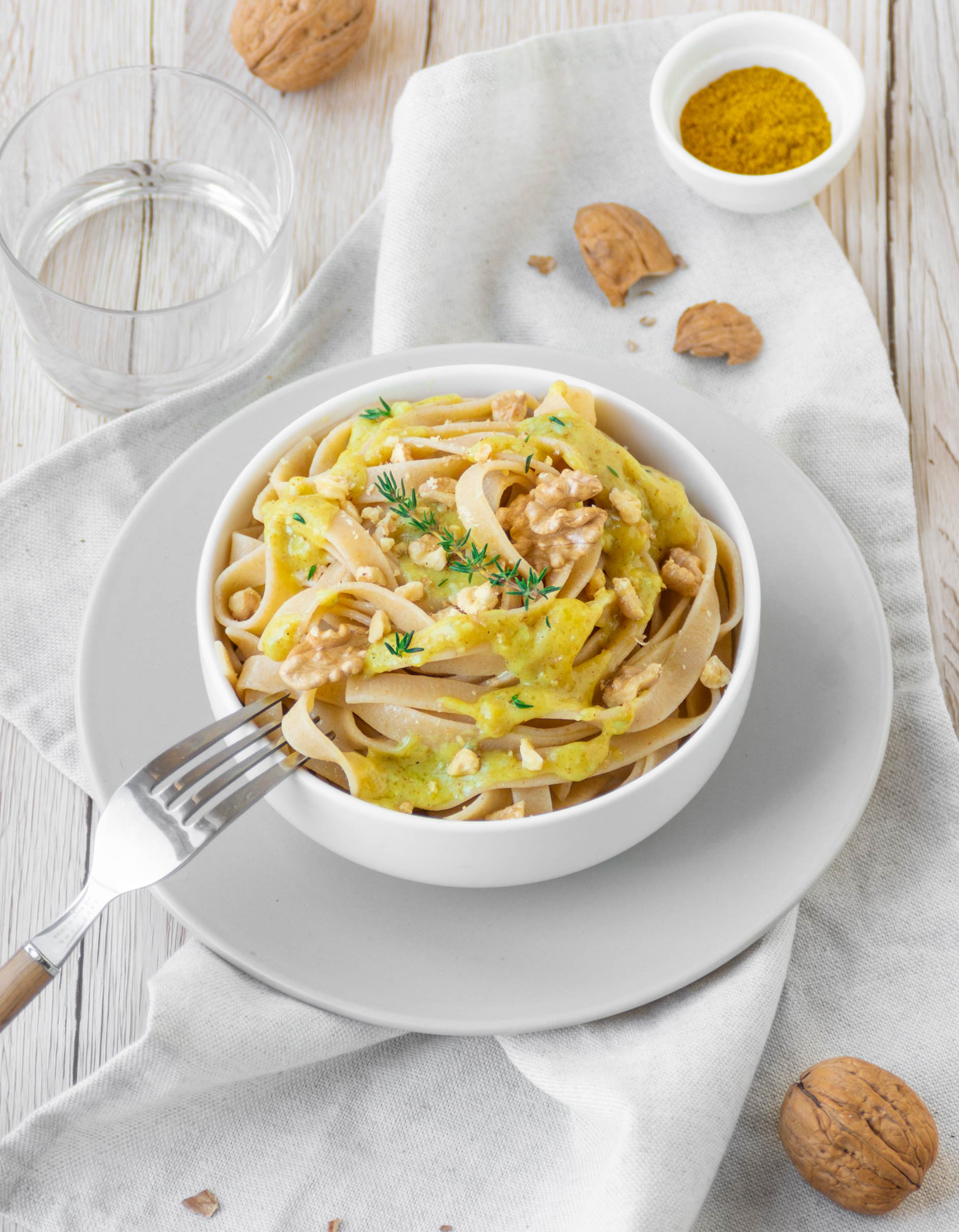 Fettuccine fatte in casa con zola, zafferano e noci