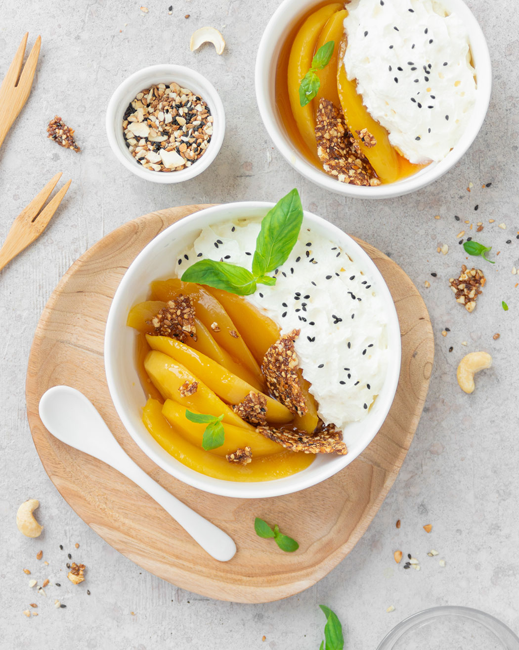 dolce al mango alla thailandese con panna al cocco