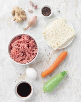 gli ingredienti per i miei noodles cinesi