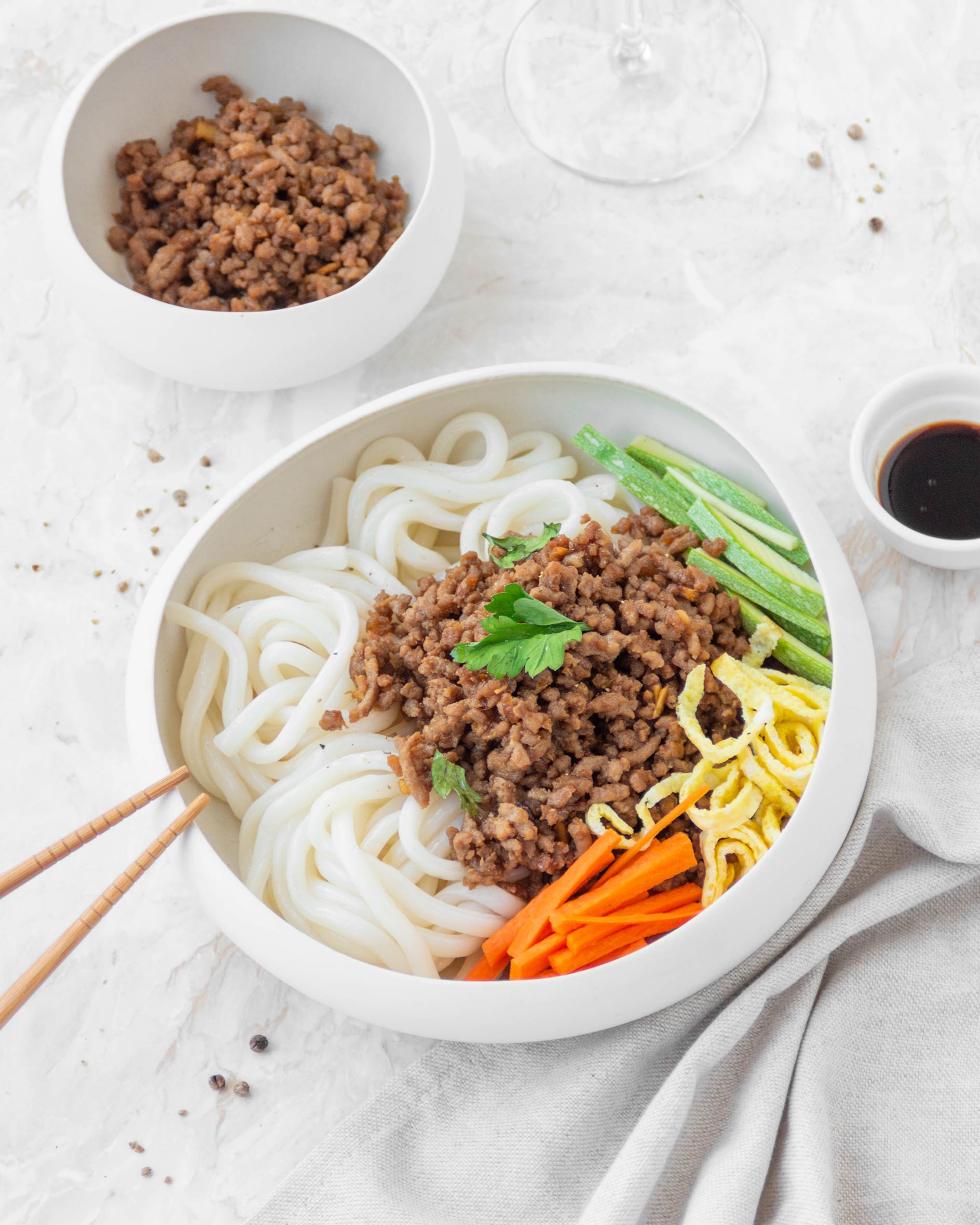 Zha jiang mian: noodles in salsa di fagioli neri