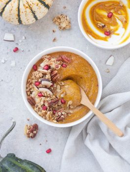 Pumpkin smoothie bowl