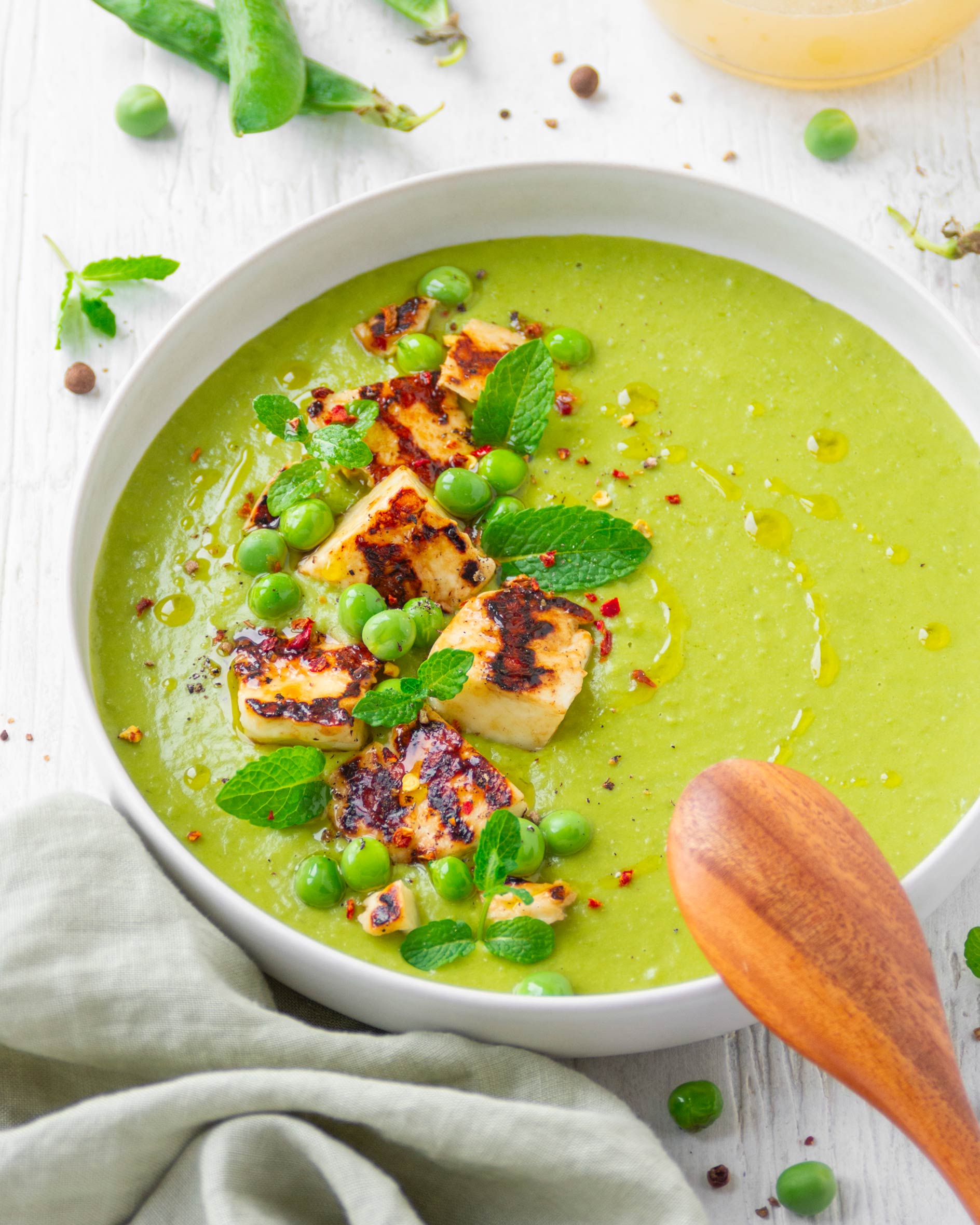 Crema di piselli con halloumi grigliato e menta