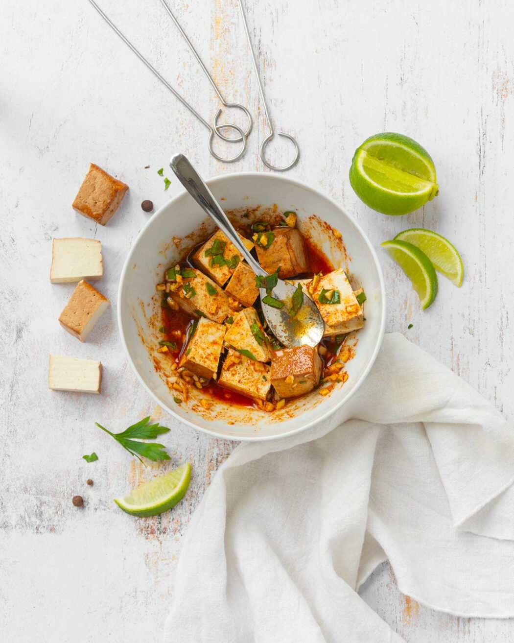 Spiedini di tofu marinato e zucca: una ricetta autunnale 100% vegetale
