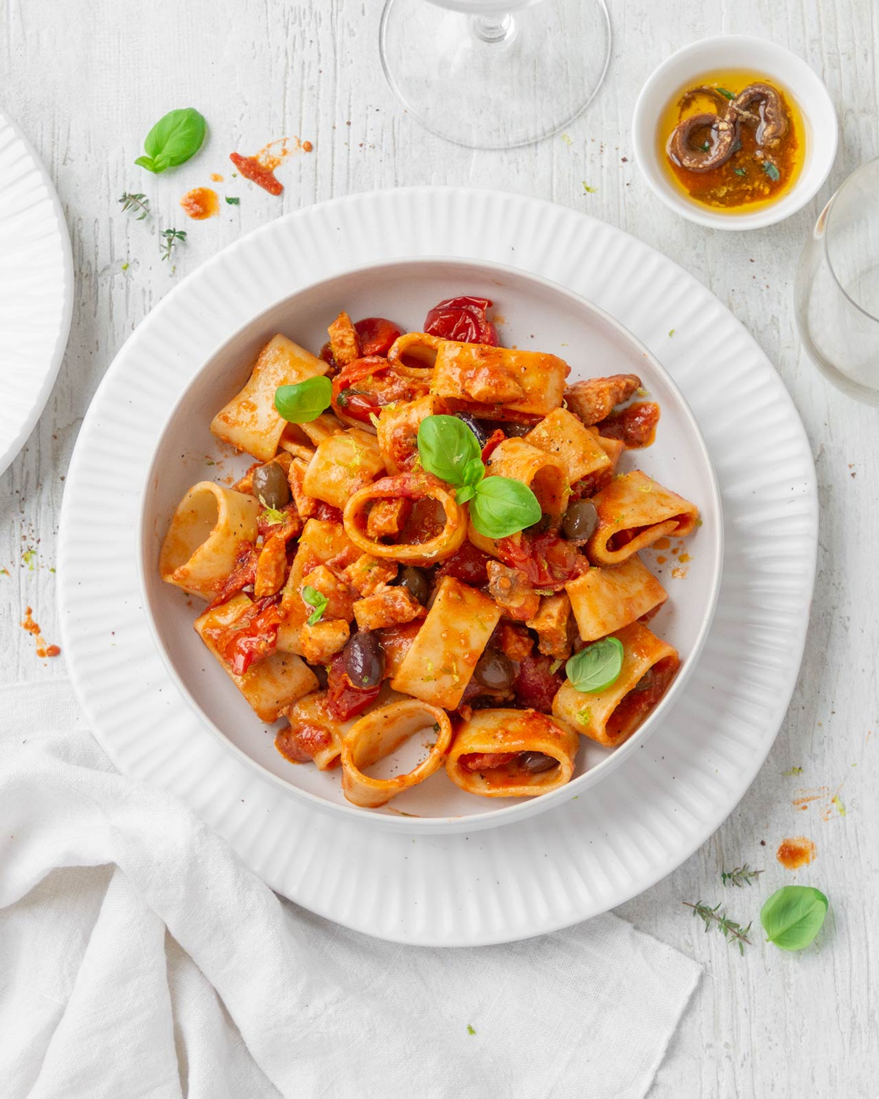 Pasta al ragù di pesce spada in padella