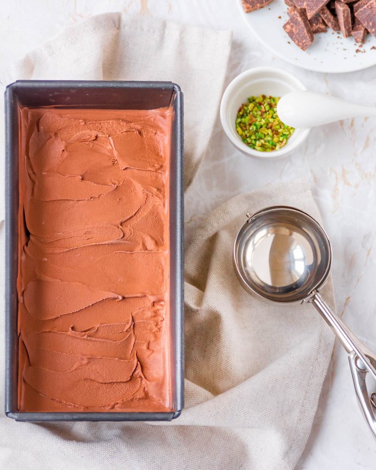 Gelato senza gelatiera: la ricetta base e 3 gusti da provare