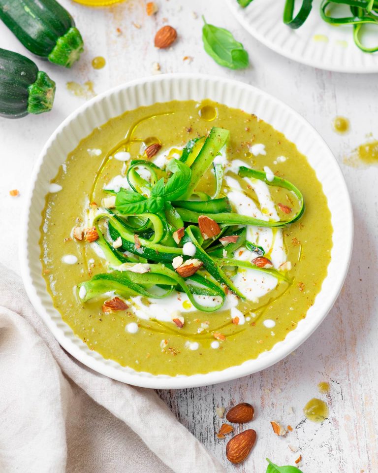 Vellutata di zucchine: ricetta estiva leggera e versatile