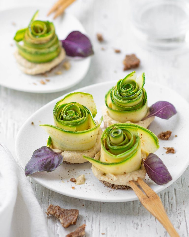 Roselline di zucchine: un antipasto vegetariano senza cottura