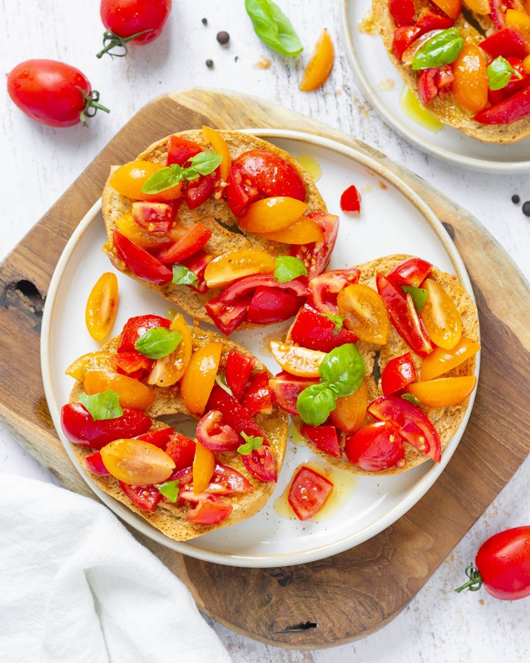 Friselle al pomodoro e basilico: la ricetta estiva facile e veloce