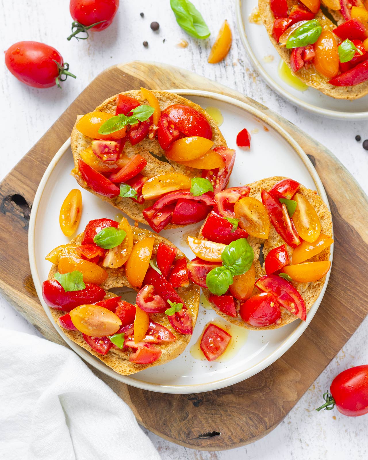 Friselle al pomodoro e basilico: la ricetta estiva facile e veloce
