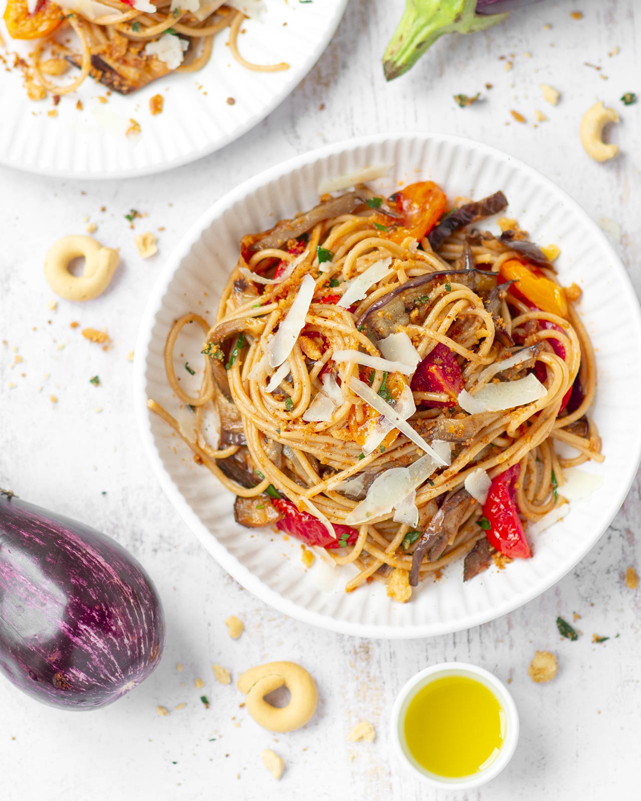 Spaghetti alle melanzane con ricotta affumicata e pomodorini