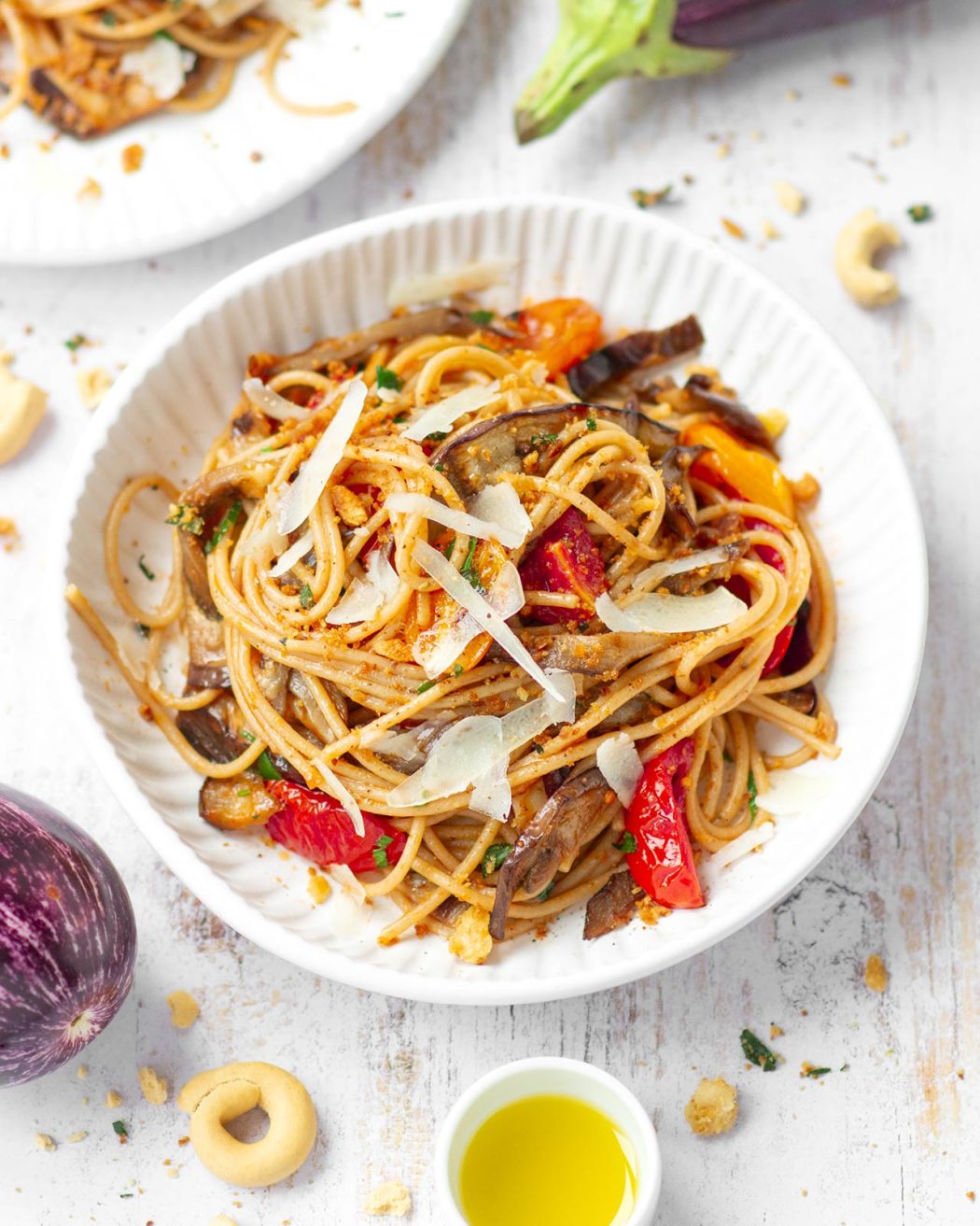Spaghetti alle melanzane con ricotta affumicata e pomodorini