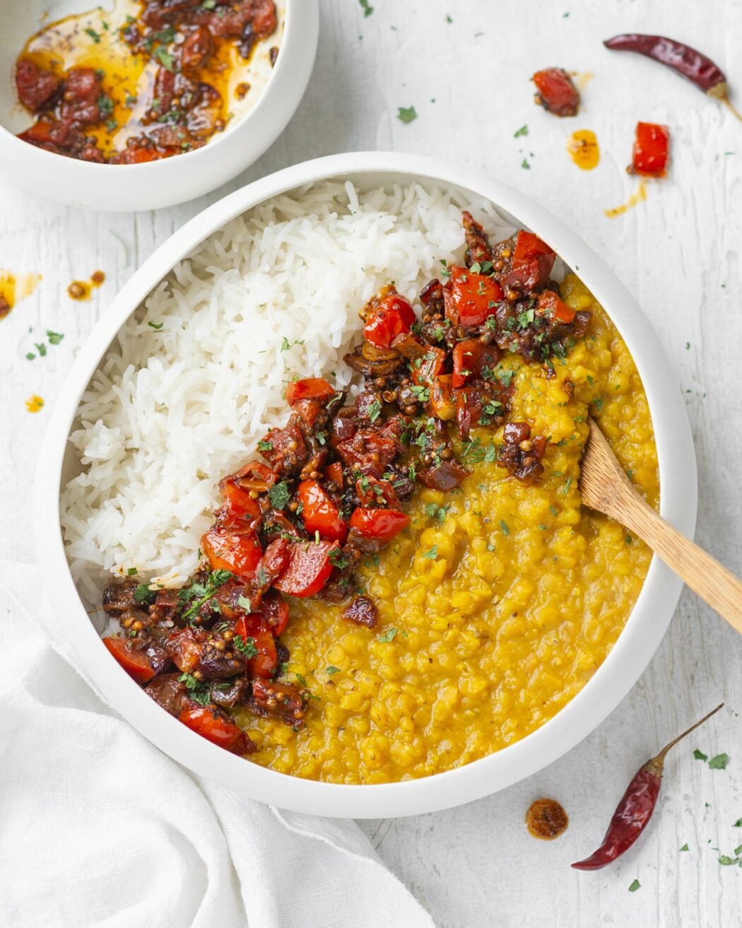 Dahl di lenticchie rosse: la ricetta indiana con tadka al pomodoro