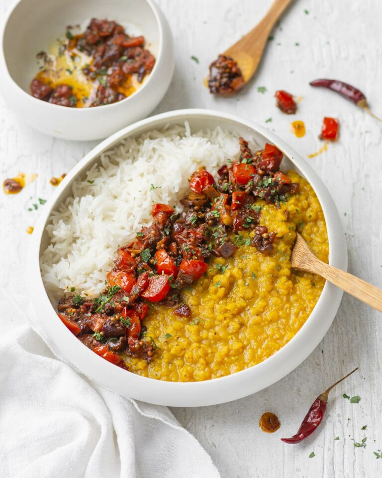 Dahl di lenticchie rosse: la ricetta indiana con tadka al pomodoro