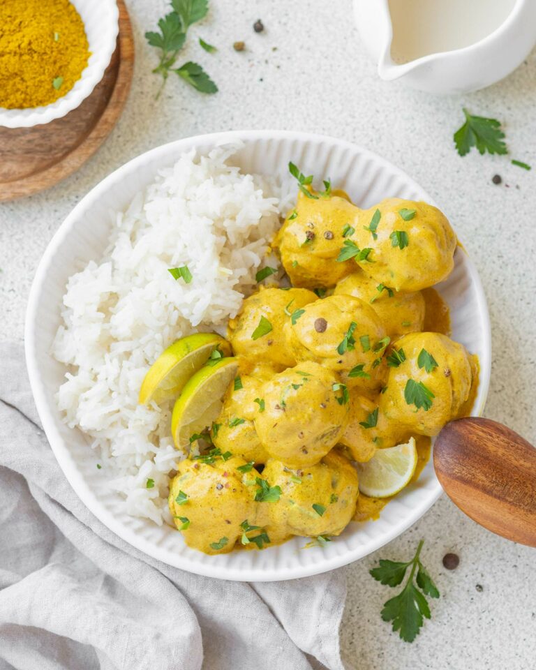 Curry di polpette di lenticchie: una variante vegetale speziata
