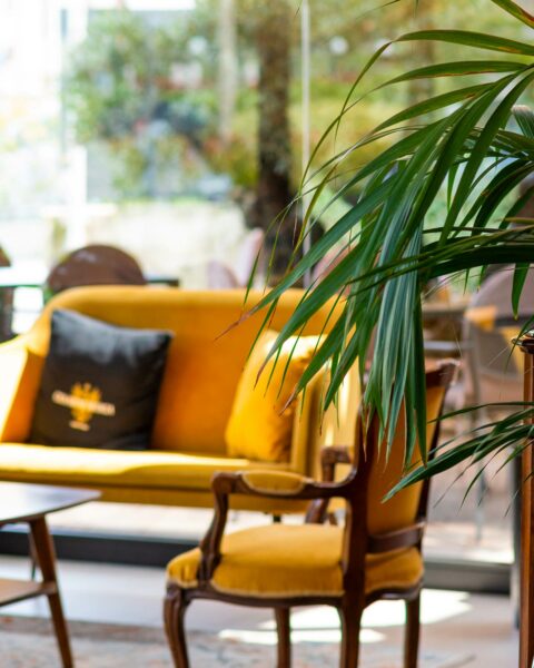 LU è un locale dinamico che ci accompagna in ogni momento della giornata: colazioni, light lunch, merende, aperitivi e cocktail.