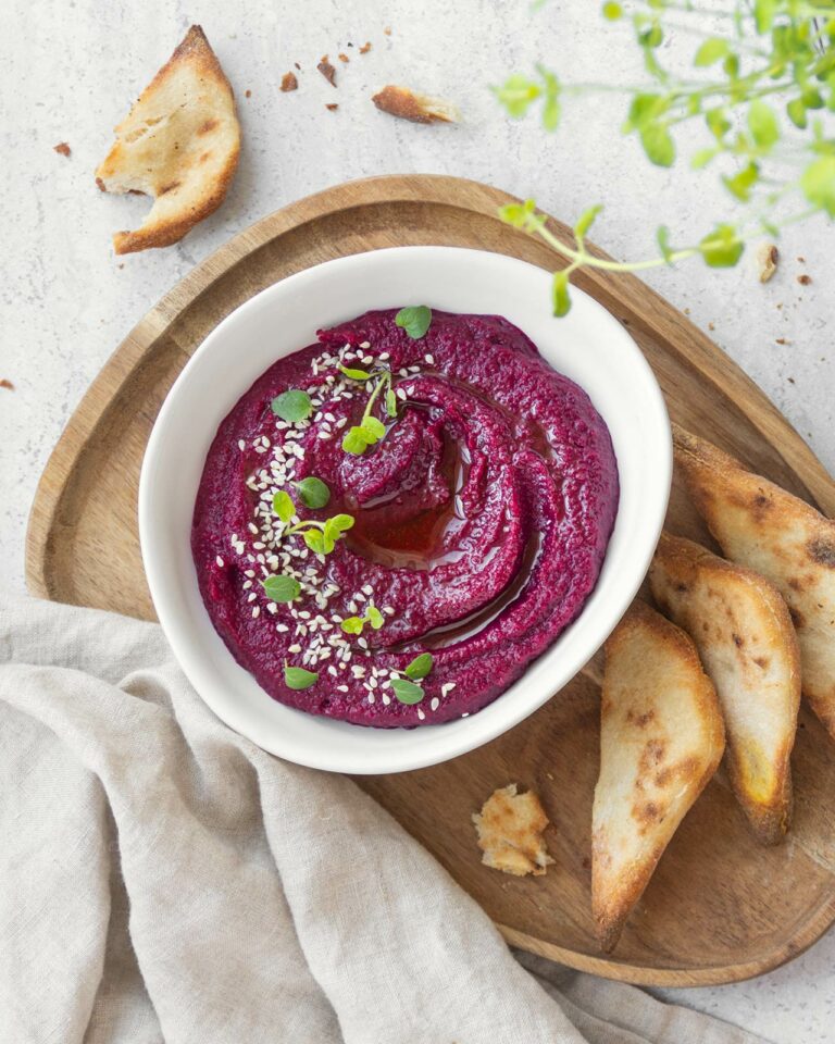 Hummus di barbabietola e ceci: la variante cremosa e colorata