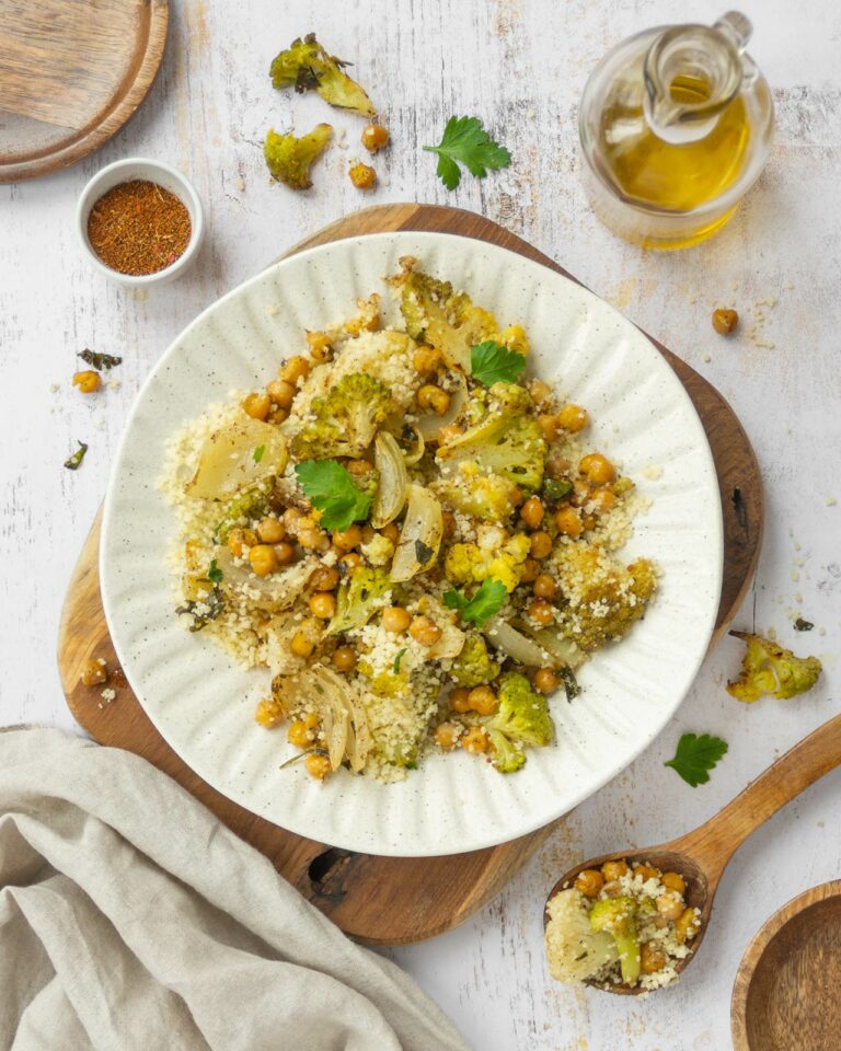 Cous cous con ceci e cavolfiori speziati al forno