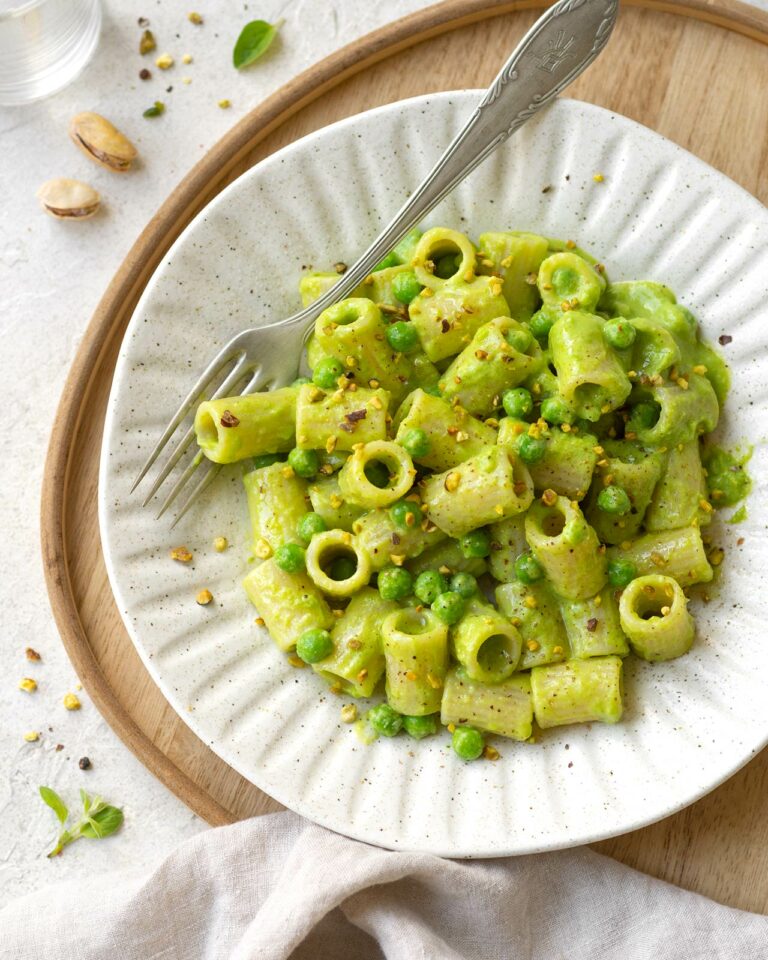Pasta cremosa al pesto di piselli e pistacchi