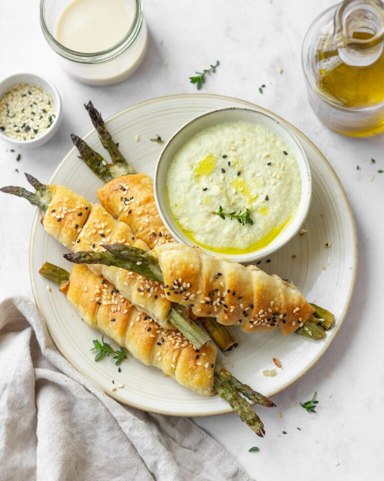 Asparagi in pasta sfoglia al forno con scamorza e prosciutto