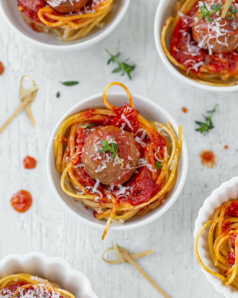 Nidi di spaghetti con le polpette: la ricetta al forno