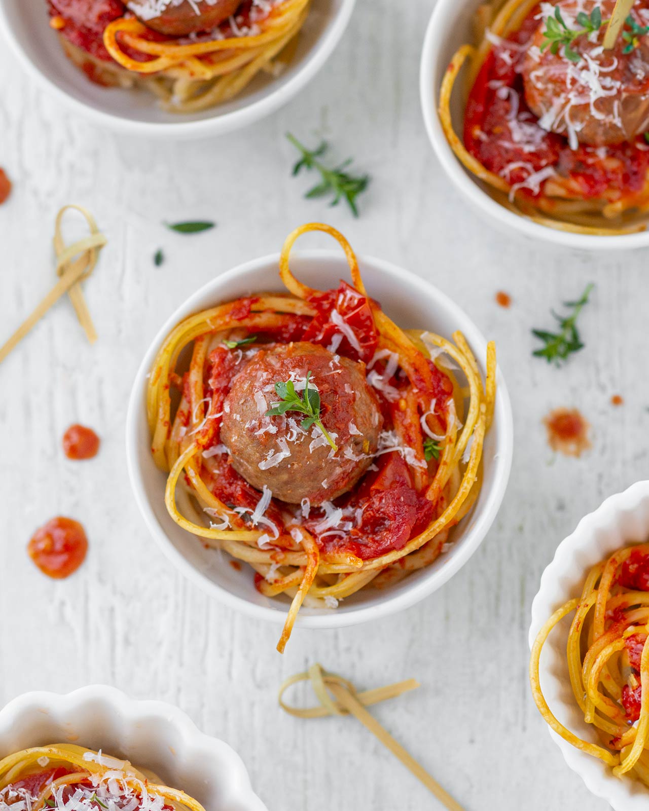 Nidi di spaghetti con le polpette: la ricetta al forno