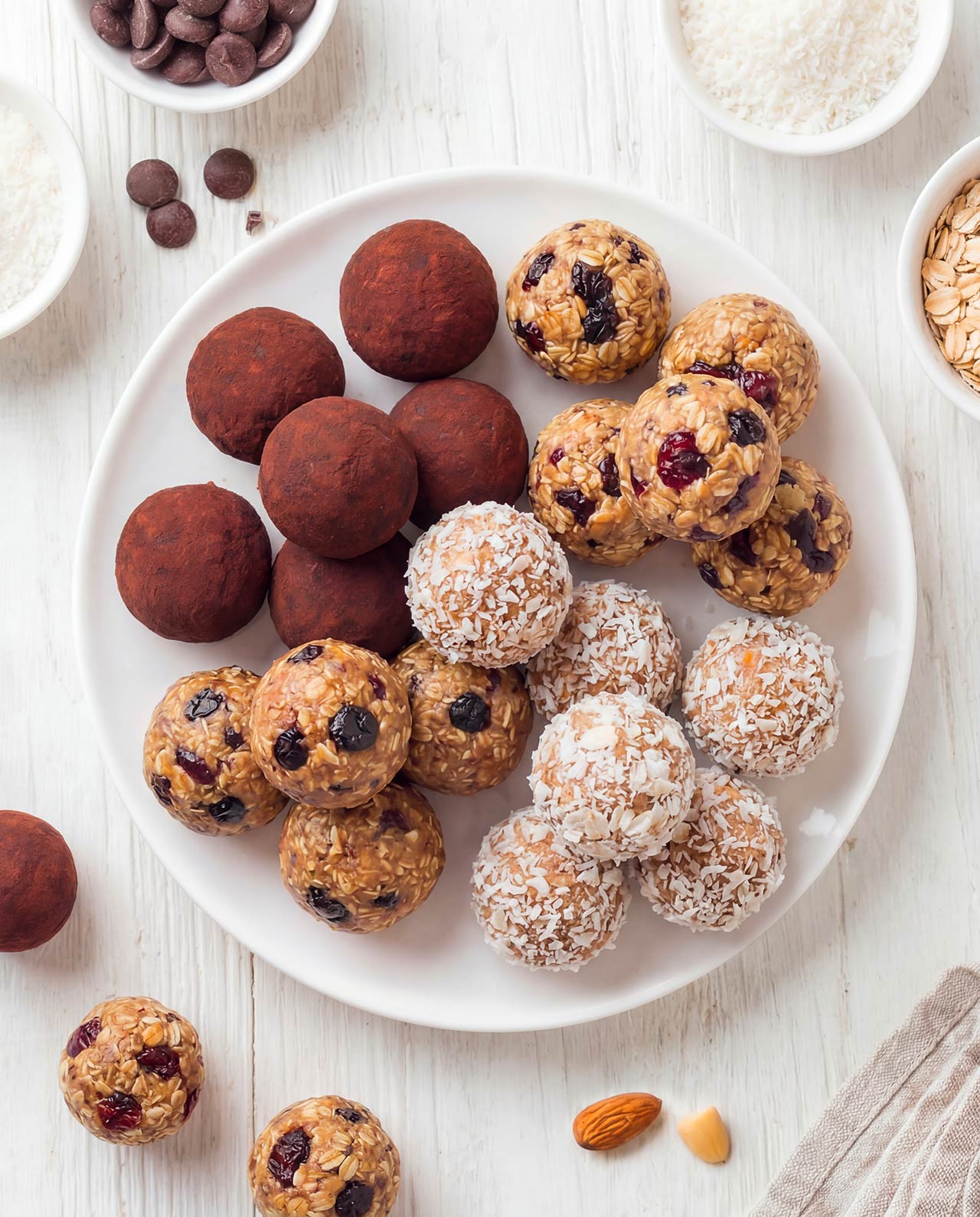 Bliss balls: la ricetta senza cottura e tutte le varianti da provare