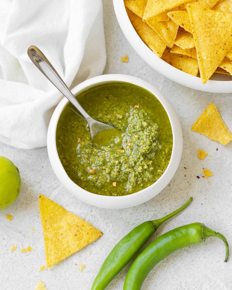 Salsa verde messicana: il condimento perfetto per tacos e carne grigliata