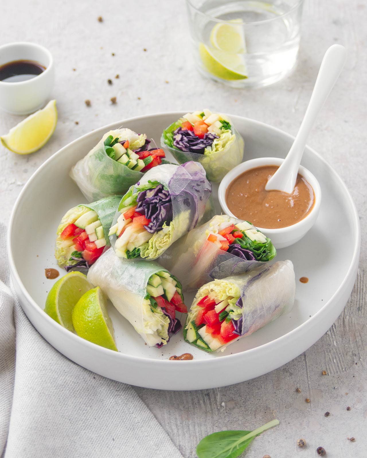 Spring rolls vegetariani: involtini vietnamiti senza cottura