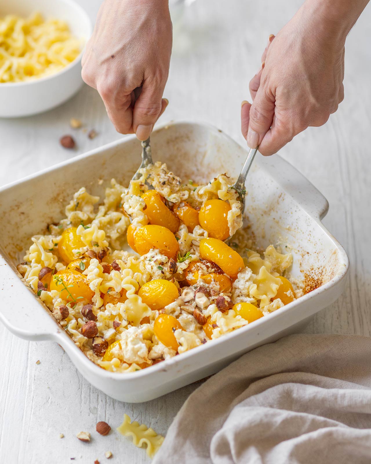 Pasta con feta e pomodorini gialli: baked feta pasta
