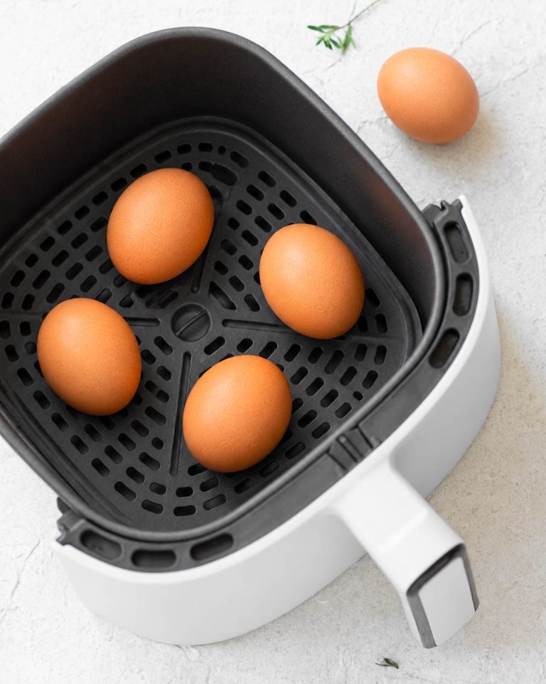 Uova in friggitrice ad aria: tempi, ricette e trucchi